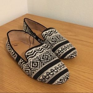 Gap Aztec Black & White Flat Shoes.